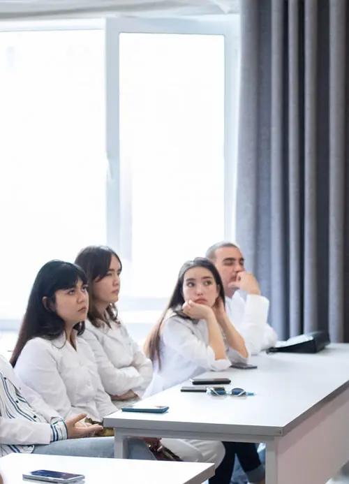 Formation du personnel local infirmière